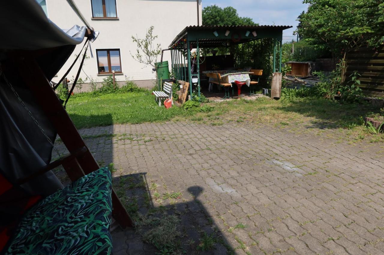 Ferienwohnung Im Einfamilienhaus, Automobil Und Robert Schumann Stadt ツウィッカウ エクステリア 写真